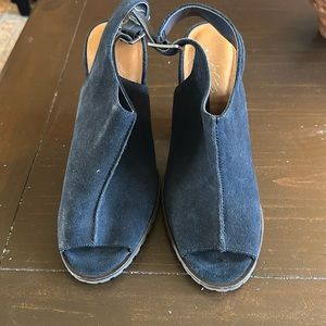 Suede open toe shoe
